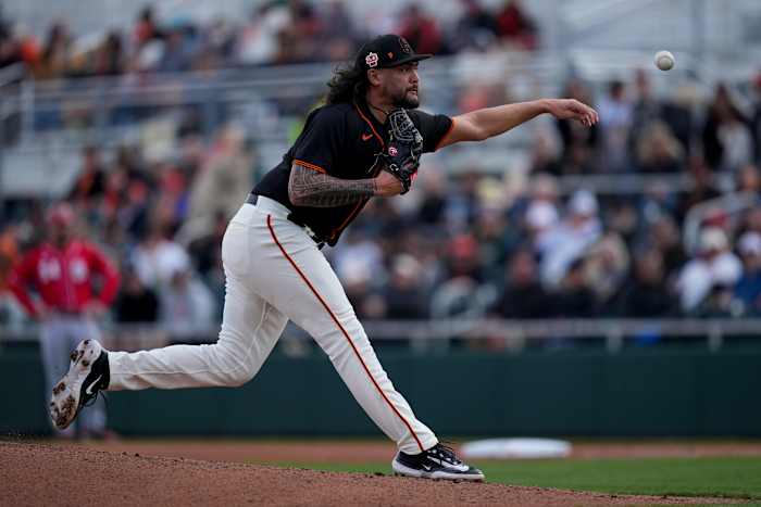 SF Giants starting pitcher Sean Manaea (52) throws a pitch in the first inning against the Reds. (2023)